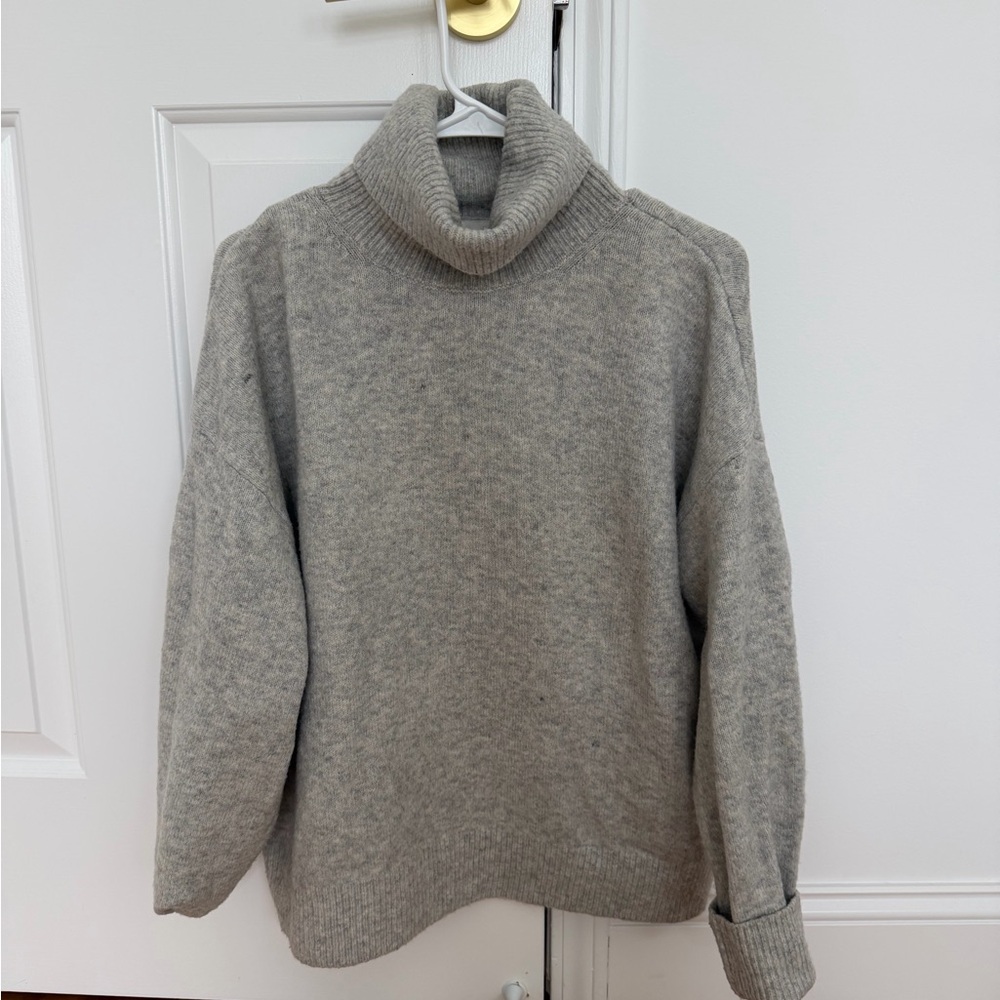 H&M Gray Turtleneck Sweater